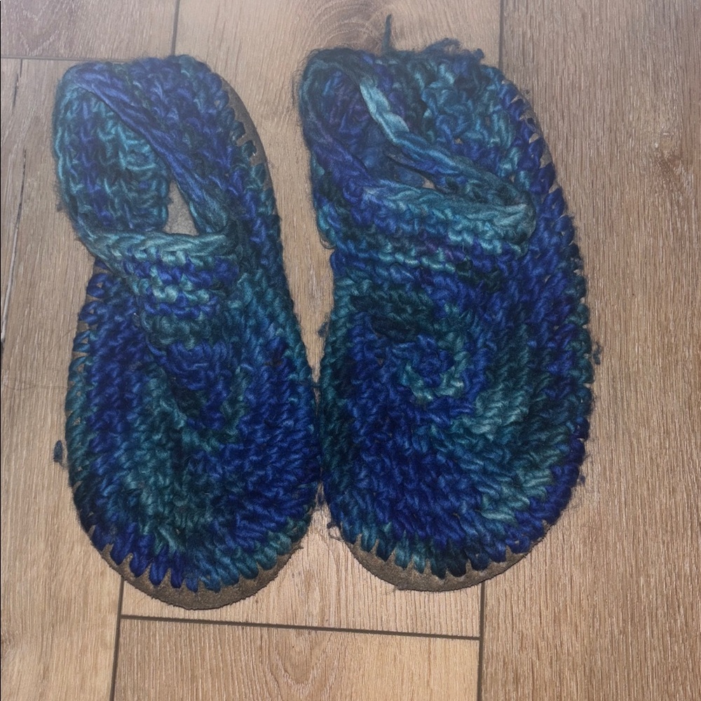 Padraig cottage slippers 
Adult 10.5" sole